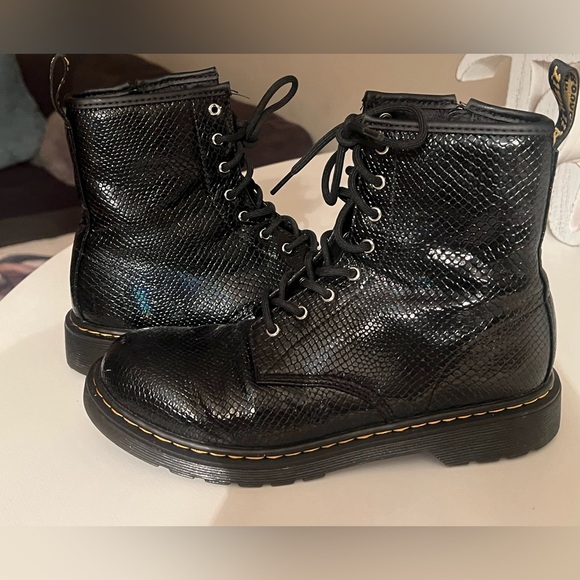 Doc Martens 1460 Black Snake Skin Pattern Lace Up Combat Boot - Picture 6 of 8